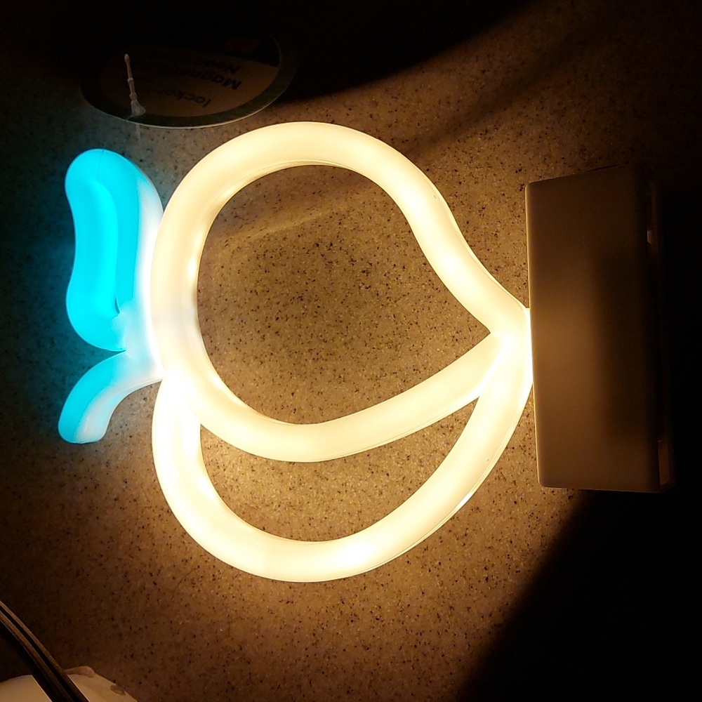 Peach Light Up Magnetic Light for Frig or Locker NWT